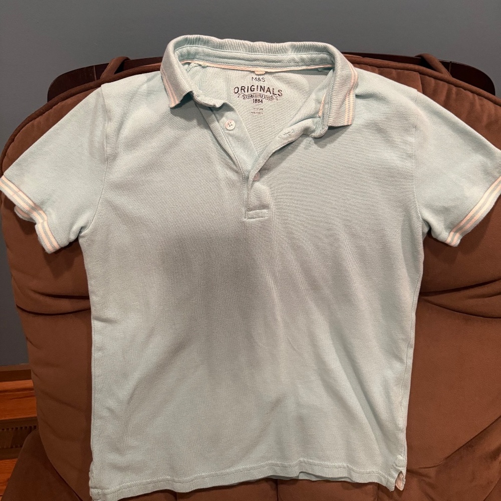 Boys short sleeve shirt.